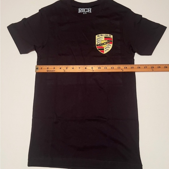 NWOT Men's "Grind Til We Rich" Porsche Logo XS Tee (G3) - Picture 3 of 4